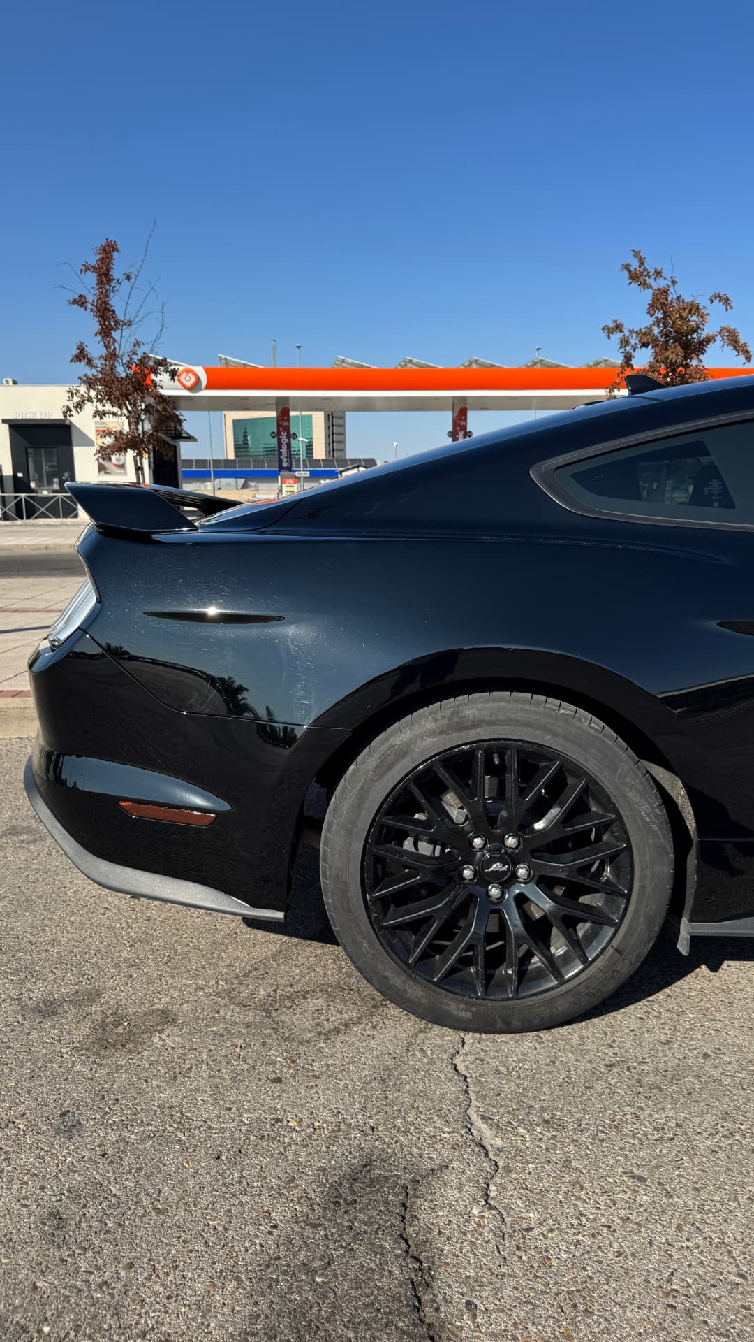 Ford Mustang GT 5.0 V8 2021 nacional en gestión de venta en Madrid — vista 4
